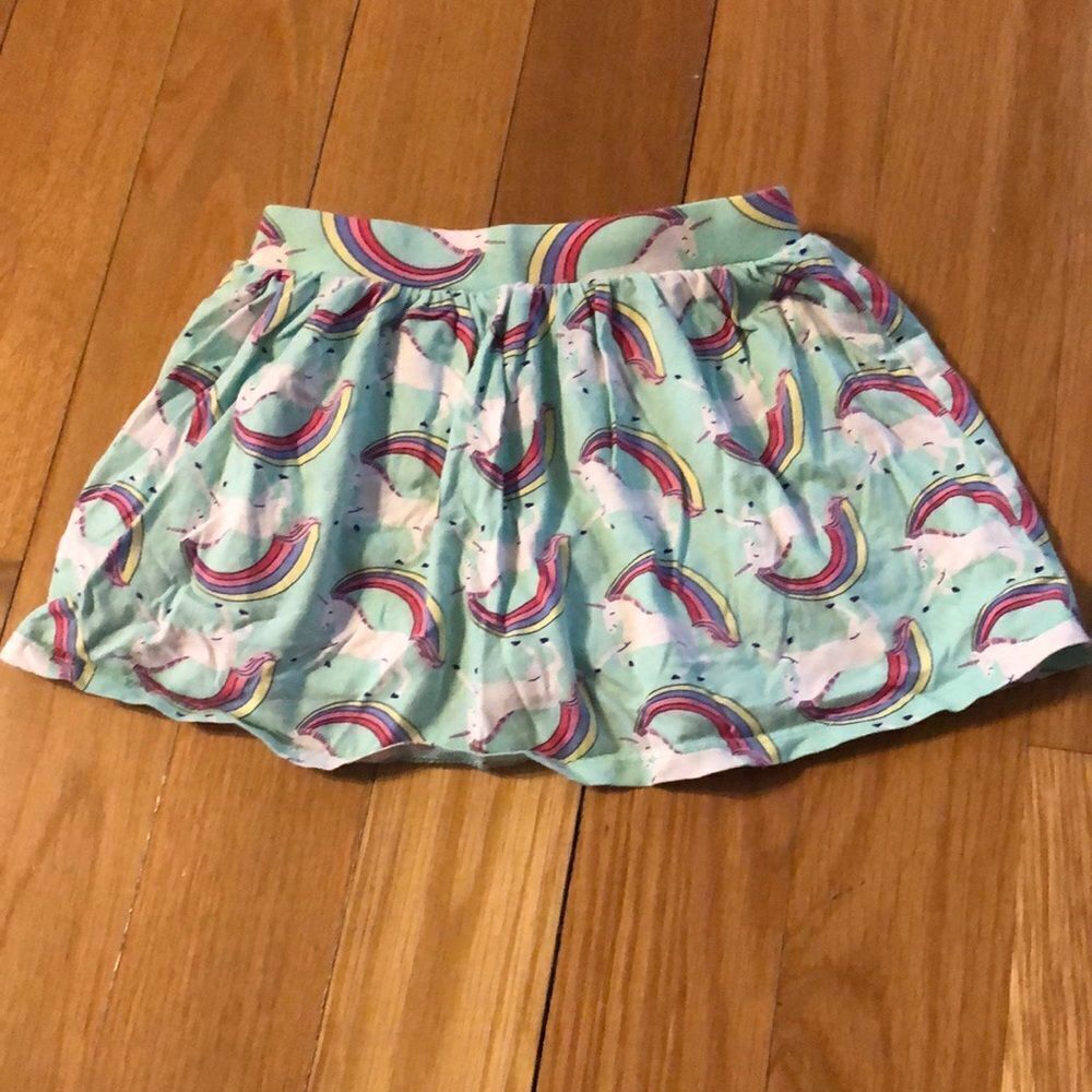 CARTERS girls rainbow and unicorn skort size 2t.